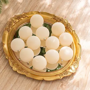 Lot de 12 boules de Noël floquées blanc crème de 6cm sur plateau doré pour décoration