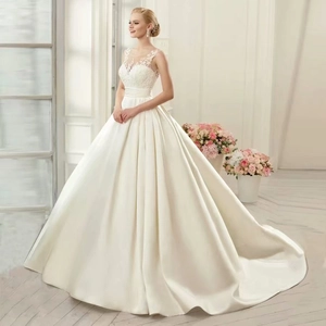 Elegant Sleeveless Lace Satin Wedding Dress Round Neck Long Train Open Back Bridal Gown Vintage Women