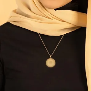 Collier à pendentif rond plaqué or avec gravure de cercles concentriques pour femmes