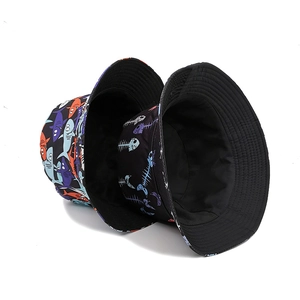 Bob réversible avec motifs requins et arêtes de poisson colorées pour le style urbain