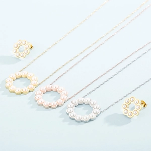 Set di gioielli in acciaio inossidabile con collana di perle tonde e orecchini a lobo