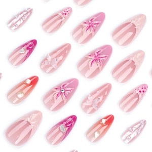 Faux ongles amande 3D papillon et fleurs avec dégradé rose et détails en perles