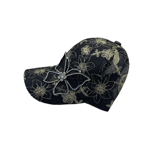 Atmungsaktive Damen-Baseballkappe mit goldener Stickerei und 3D-Schmetterling aus Strass