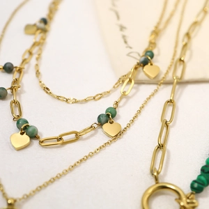 Collier double épaisseur en or avec pendentif malachite et chaîne maille trombone