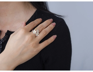 Detail of S925 sterling silver forget-me-not rings with frosted flower petals and gold core