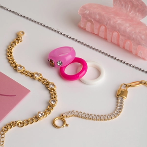Detailed set of 18K gold-plated bracelets with cubic zirconia and pink resin rings