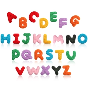 Set mit 26 bunten Chenille-Alphabet-Patches mit lebhafter Stickerei für DIY-Kleidung