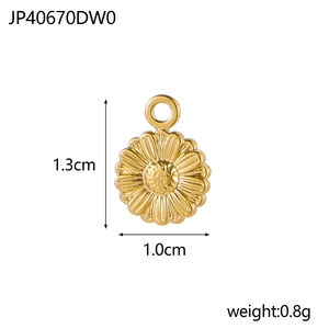 Detailed view of 1.3cm gold plated daisy flower pendant with dimension measurements