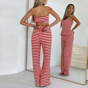 Ensemble chic deux pièces en tricot à rayures rouges et blanches avec haut dos nu et pantalon