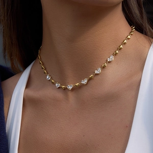 Collier ras du cou avec cœurs dorés et cristaux scintillants pour femmes
