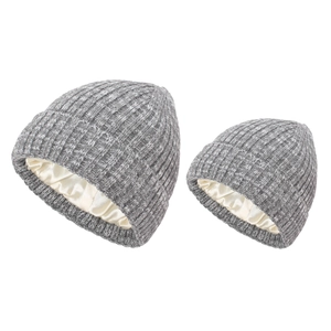 Ensemble de bonnets en tricot gris avec doublure en satin pour adultes et enfants