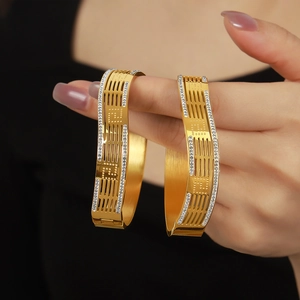 Fashionable 18K gold plated titanium steel hollow bangle with sparkling rhinestones