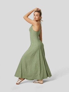 Vestido largo de punto sin mangas verde oliva con ajuste entallado y dobladillo ancho