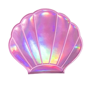 Holographic shell-shaped portable makeup mirror for women with dream laser pink finish