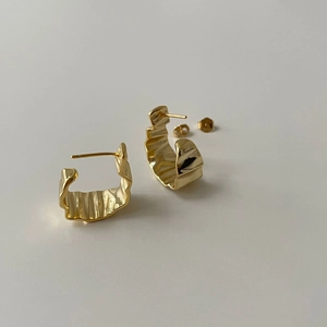 Minimalist golden C-shape hoop earrings with wave texture and S925 silver stud