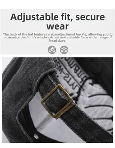 Détail de la boucle métallique réglable sur une casquette de baseball en denim délavé