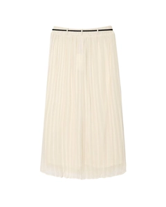 Gros plan d'une jupe midi plissée crème avec une fine ceinture noire décorative et tissu