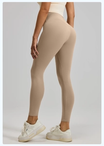 Détail du legging de yoga kaki taille haute sans couture avec effet push-up et gainant