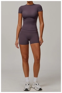 Detail of high-elastic mauve yoga set featuring slim-fit short sleeve top and high-waist shorts