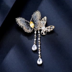Élégante Broche Papillon à Gland Luxe Léger Alliage Zirconia Longue Chaîne Pendentif Goutte d'Eau Épingle Pour Femmes Accessoires Costume