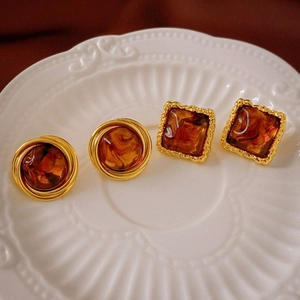 French vintage geometric resin stud earrings set in amber brown and golden finish