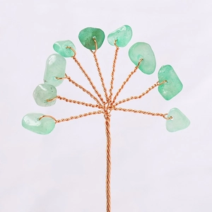Arbre de vie fait main en fil de cuivre avec des feuilles de gemmes vertes naturelles