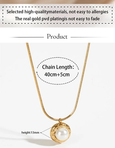 Golden stainless steel necklace with round quilted pearl pendant and 45cm chain length