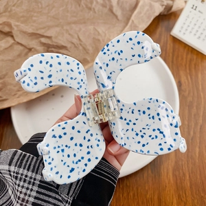 Pince à cheveux élégante en acétate blanc à pois bleus pour coiffures minimalistes