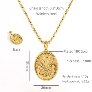 Vue détaillée du pendentif déesse grecque plaqué or 18K avec dimensions précises