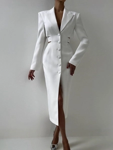 Robe blazer blanche ajustée avec col à revers, manches longues et découpes à la taille