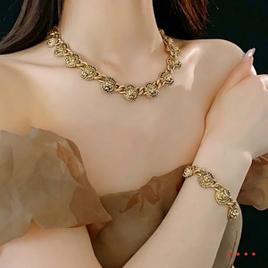 Parure collier et bracelet tête de lion vintage en or avec chaîne épaisse pour femme