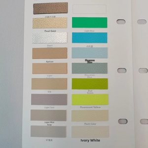 Détails macro des échantillons de cuir grainé pour bandoulières réglables et accessoires