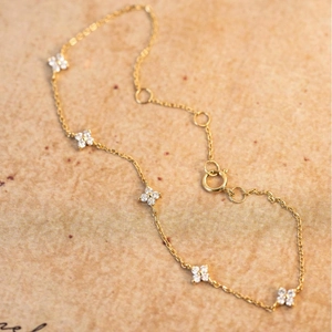 Minimalist S925 sterling silver 18K gold plated clover bracelet with sparkling zircons