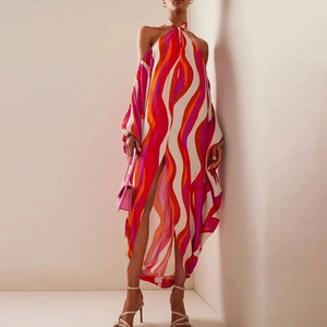 Costume da bagno intero con scollo a V profondo, stampa astratta e vestito lungo abbinato
