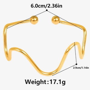 Detail view of 18k gold wave bangle with measurements 6.0cm width and 2.9cm height