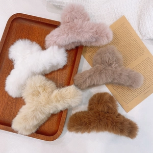 Plush Hair Claw Clip Faux Fur Large Shark Clips Elegant Solid Color Bear Decor Hairpins Winter Autumn Accessories Women