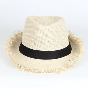Sombrero de paja de ala ancha con cinta negra y detalles de bordes deshilachados