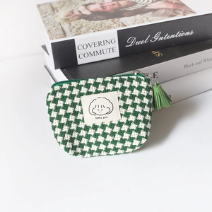 Green houndstooth knitted coin purse with zipper closure and tassel charm for girls
