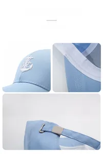Détails d'une casquette bleu clair avec broderie ancre et boucle métallique réglable