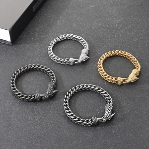 Details von Drachen- und Wolfskopf-Verschlüssen an Vintage-Titanstahl-Armbändern in 4 Farben