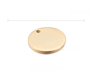 Detailed view of a 25mm round golden pendant charm with 18K gold plating specifications