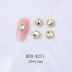 Makro-Detail von MZH-8271 Nagelkunst Juwelen mit Kristall und goldenem Metallrahmen