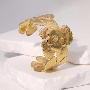Bracciale rigido aperto in acciaio inossidabile placcato oro con design floreale grande