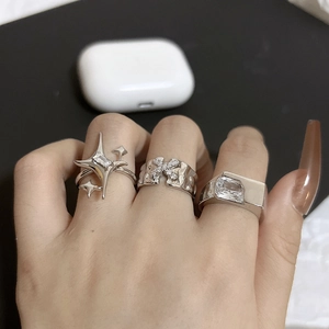 Silver star and zircon X-pattern rings set in Y2K style worn on hand for women