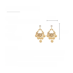 Détail des boucles d'oreilles fleurs avec dimensions 7,7cm sur 4,2cm et poids 25,4g