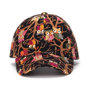 Casquette de baseball noire avec imprimés hiboux colorés et visière courbée pour le soleil
