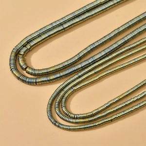 Detailansicht der zweifarbigen Hämatit-Abstandshalter-Perlen für DIY-Schmuck und Ketten