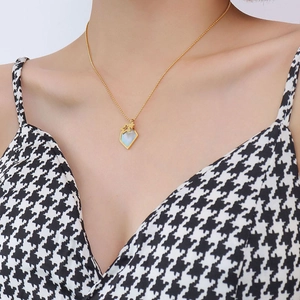 Collier en acier inoxydable plaqué or 18k avec pendentif étoile et nacre pour femme