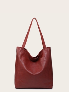 Détail du sac cabas bordeaux vintage montrant la poche avant et la texture du cuir PU