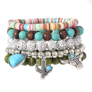 Ensemble de bracelets extensibles bohèmes avec breloques cœur, cactus et taureau